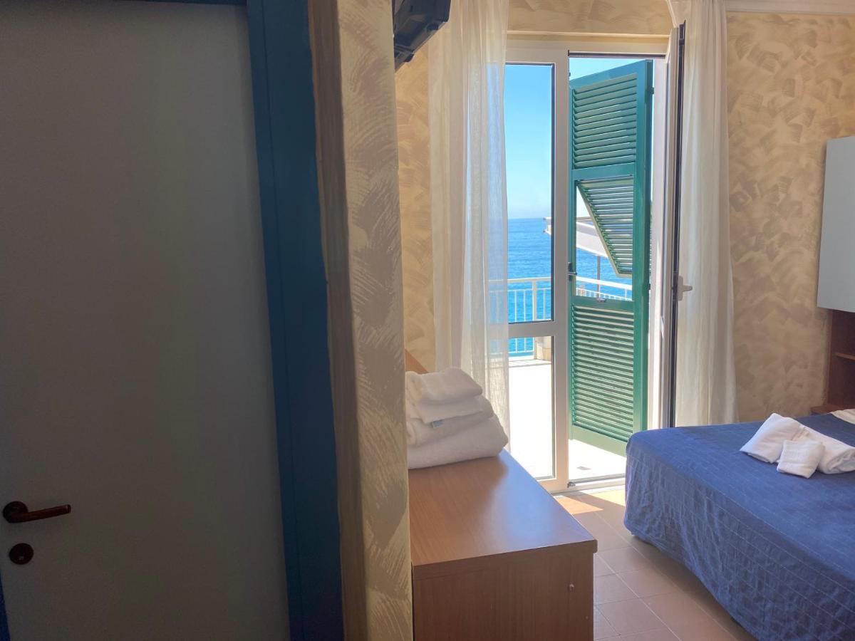 Caravella Hotel Deiva Marina Bagian luar foto