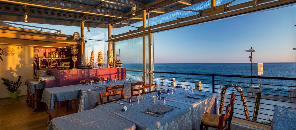 Caravella Hotel Deiva Marina Bagian luar foto